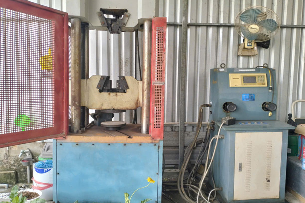 Máy kéo thép 1000kN