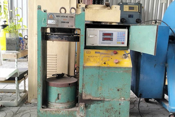 Máy nén bê tông 1000kN